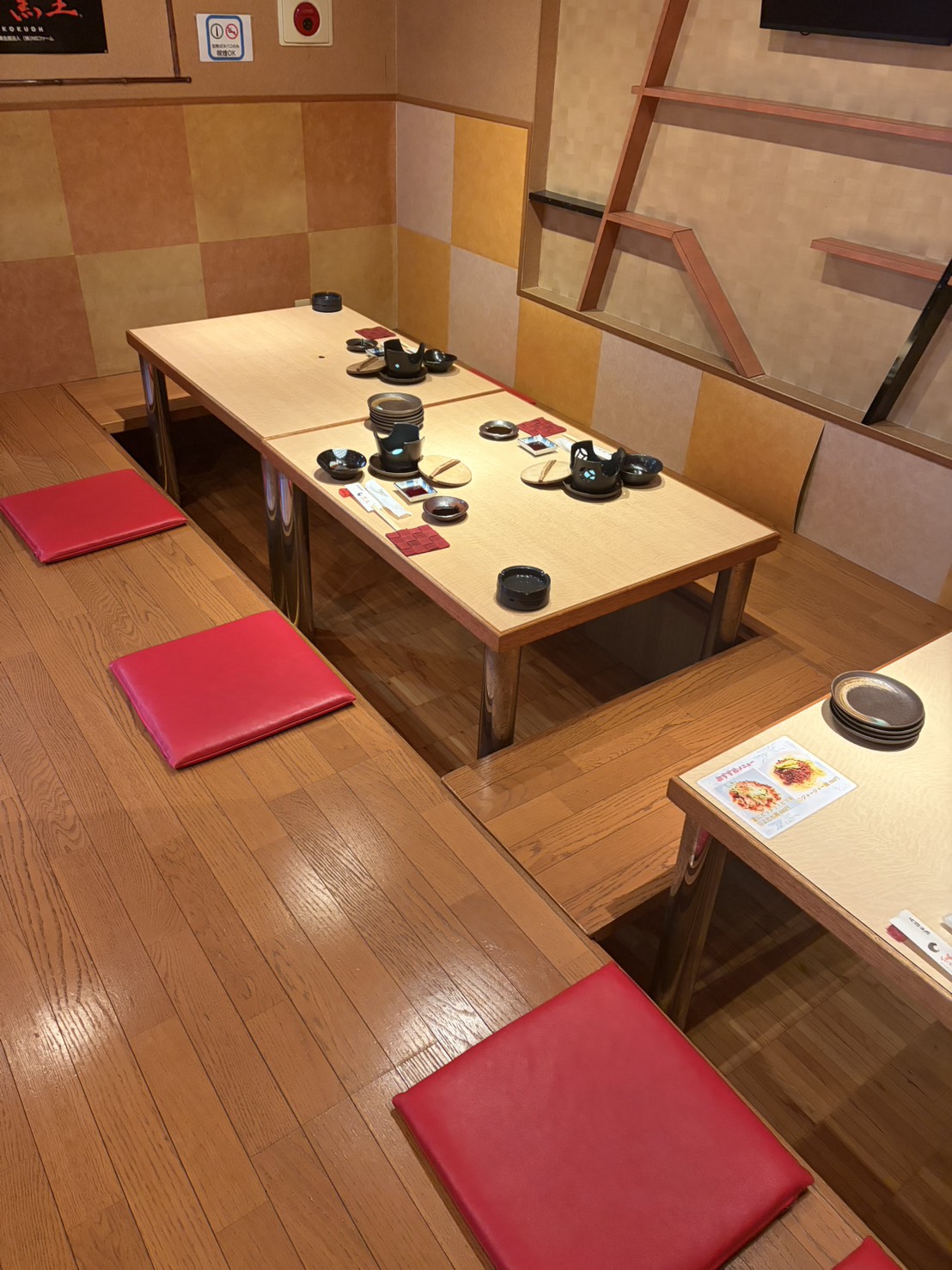 2階 小上がりの掘りごたつ席