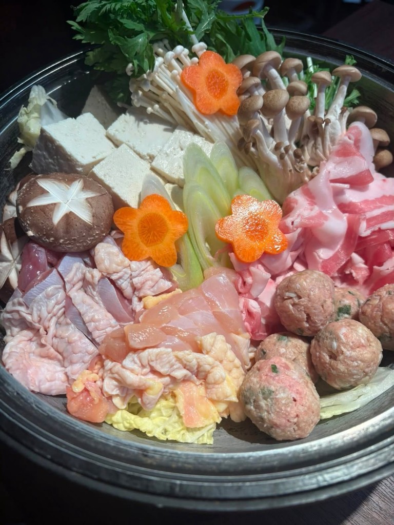 地鶏と野菜の鍋料理